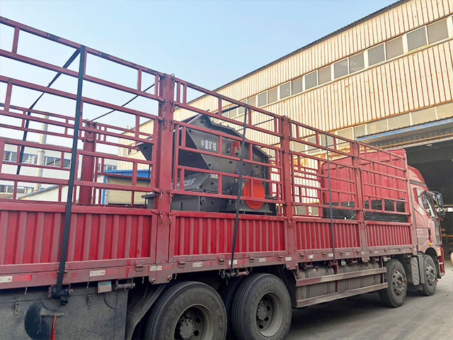 发货现场：中意细碎机发往陕西宝鸡