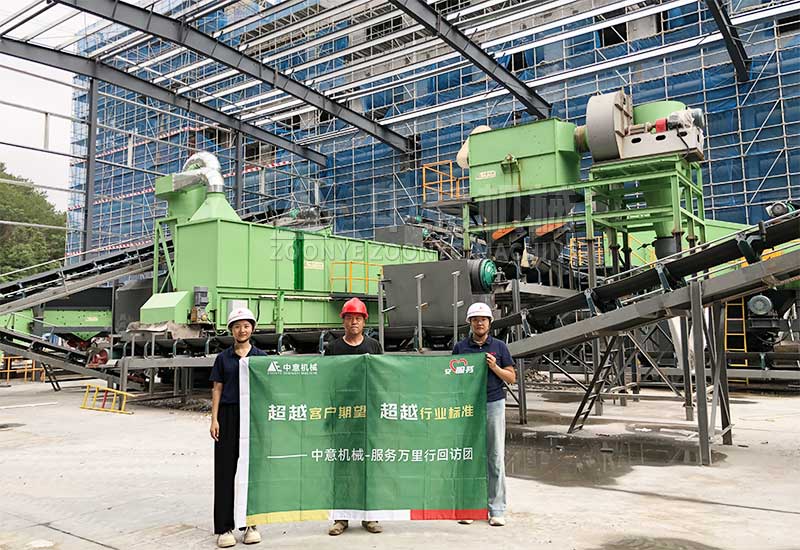 技术工程师在客户现场合影留念